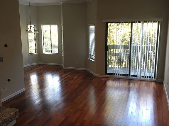 5th image of 943 Bosworth St APT E