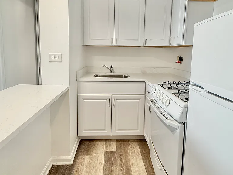 6815 N Sheridan Rd — Photo 7