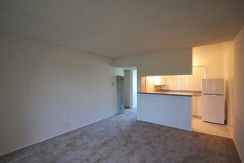 5th image of 976 E Villa St APT 14