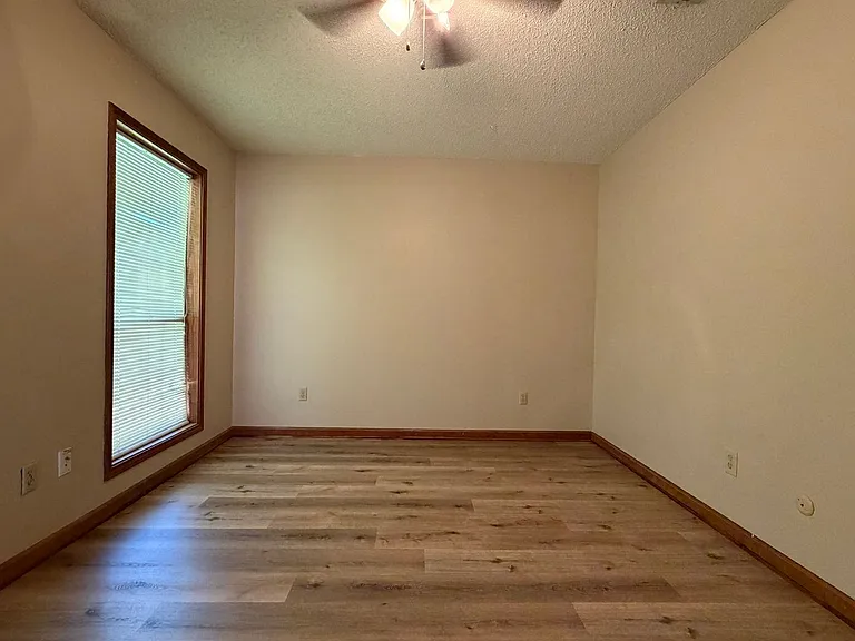 108 Lake Dr — Photo 6