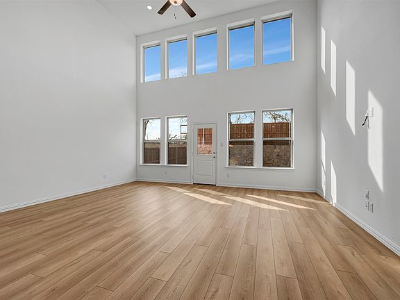 2nd image of 2913 Classical Dr