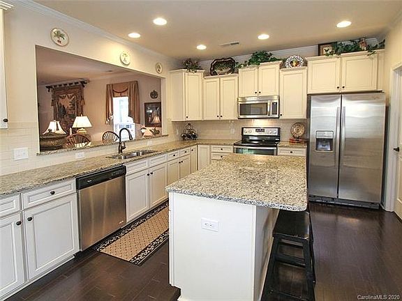 3rd image of 5092 Folly Ln
