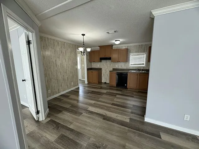3 bed, 2.0 bath, 1040 sqft, $2,025 — Photo 3