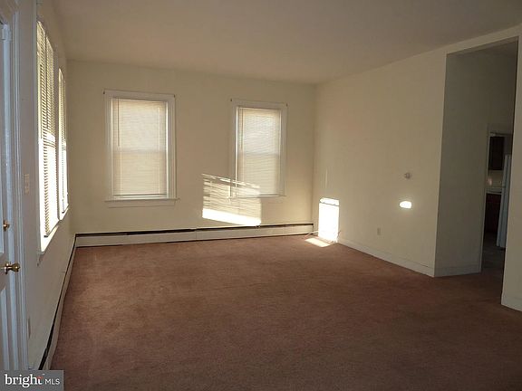 4th image of 321 Camden Ave