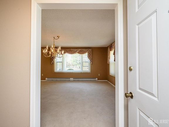 5th image of 571 Westport Ln #B