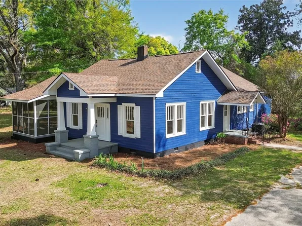 104 E Burkhalter Street, Pembroke, GA 31321