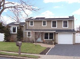 95 Riviera Dr, Selden, NY 11784