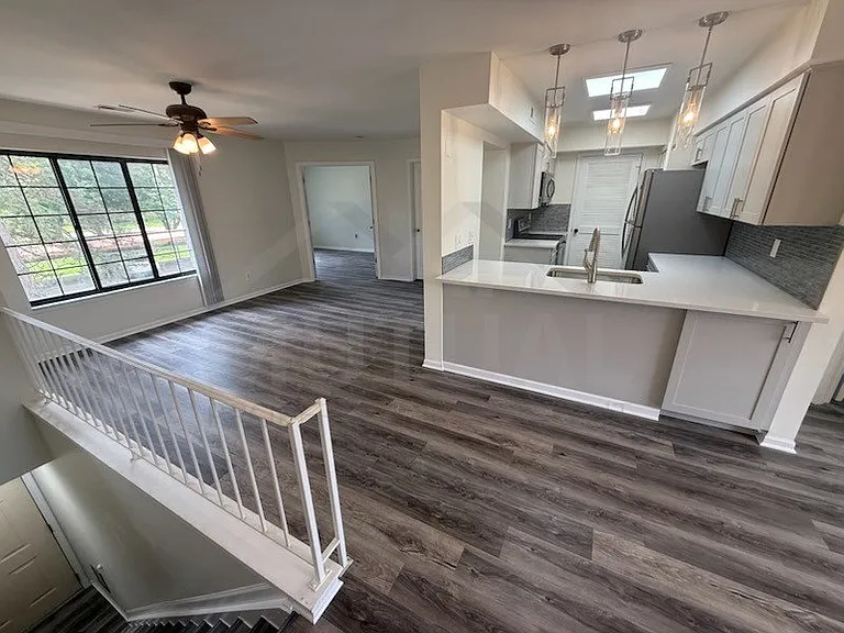 1560 Meadowside Ct — Photo 3
