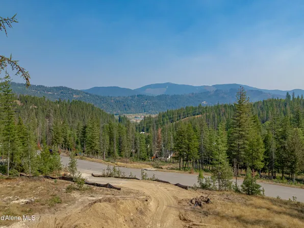 107 Blazing Saddle Ct, Pinehurst, ID 83850