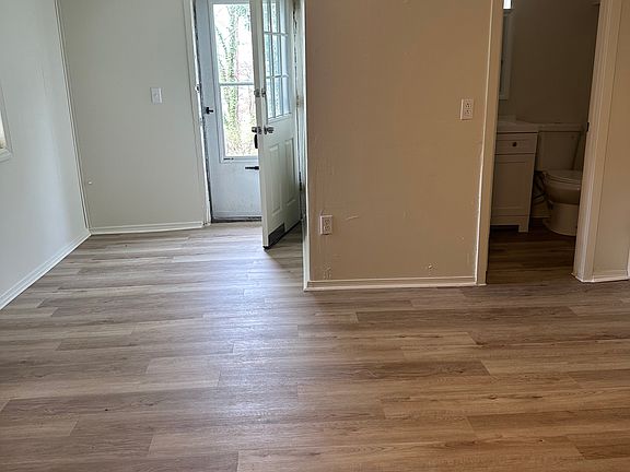 3rd image of 327 Landau Dr #331
