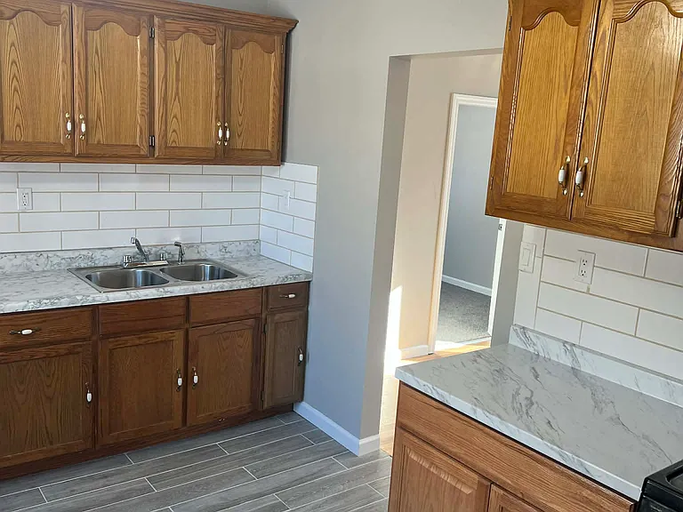 1617 Belmont Ave — Photo 5