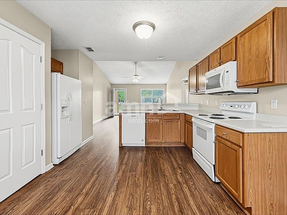 3rd image of 1331 Mac Duff Dr