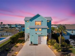 124 Channelview Rd, Rockport, TX 78382