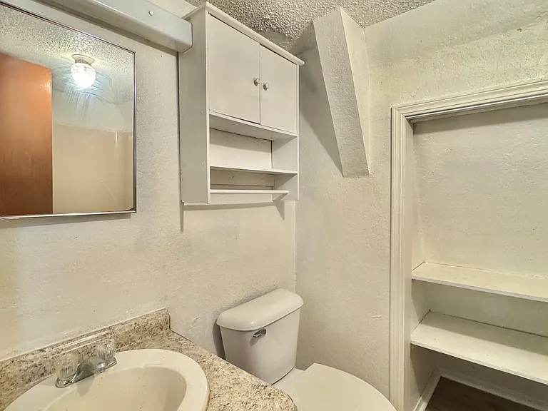 2401 SW 43rd St #6 — Photo 15