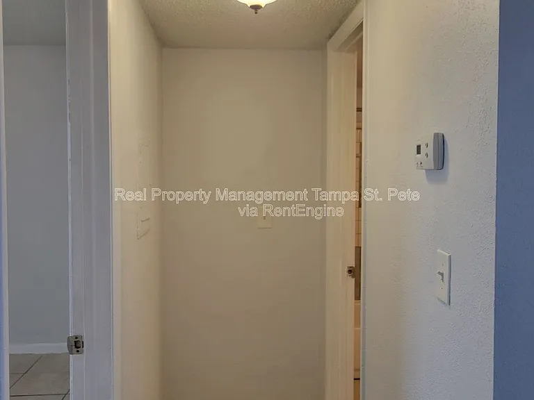 8429 N 39th St #4 — Photo 14