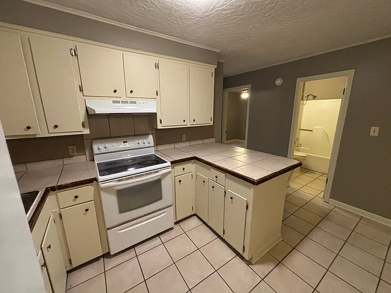 806 Maxwell Dr #2 — Photo 4
