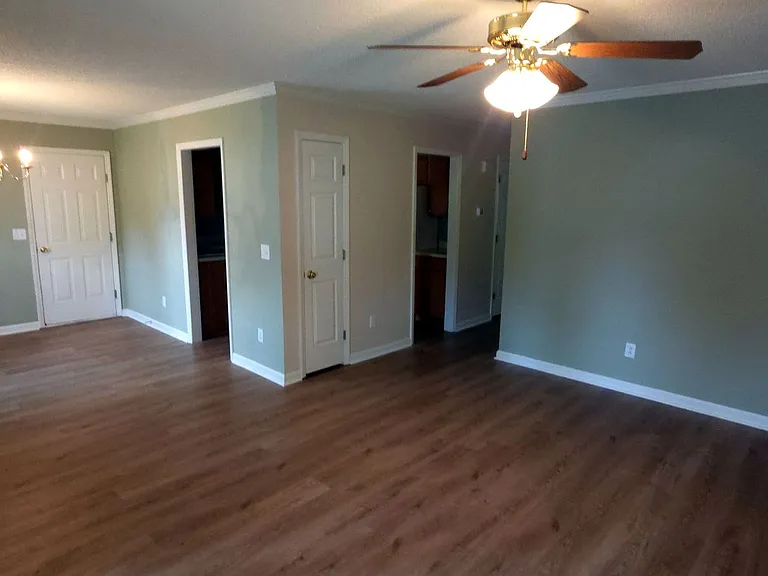 137 Westmont Dr — Photo 5