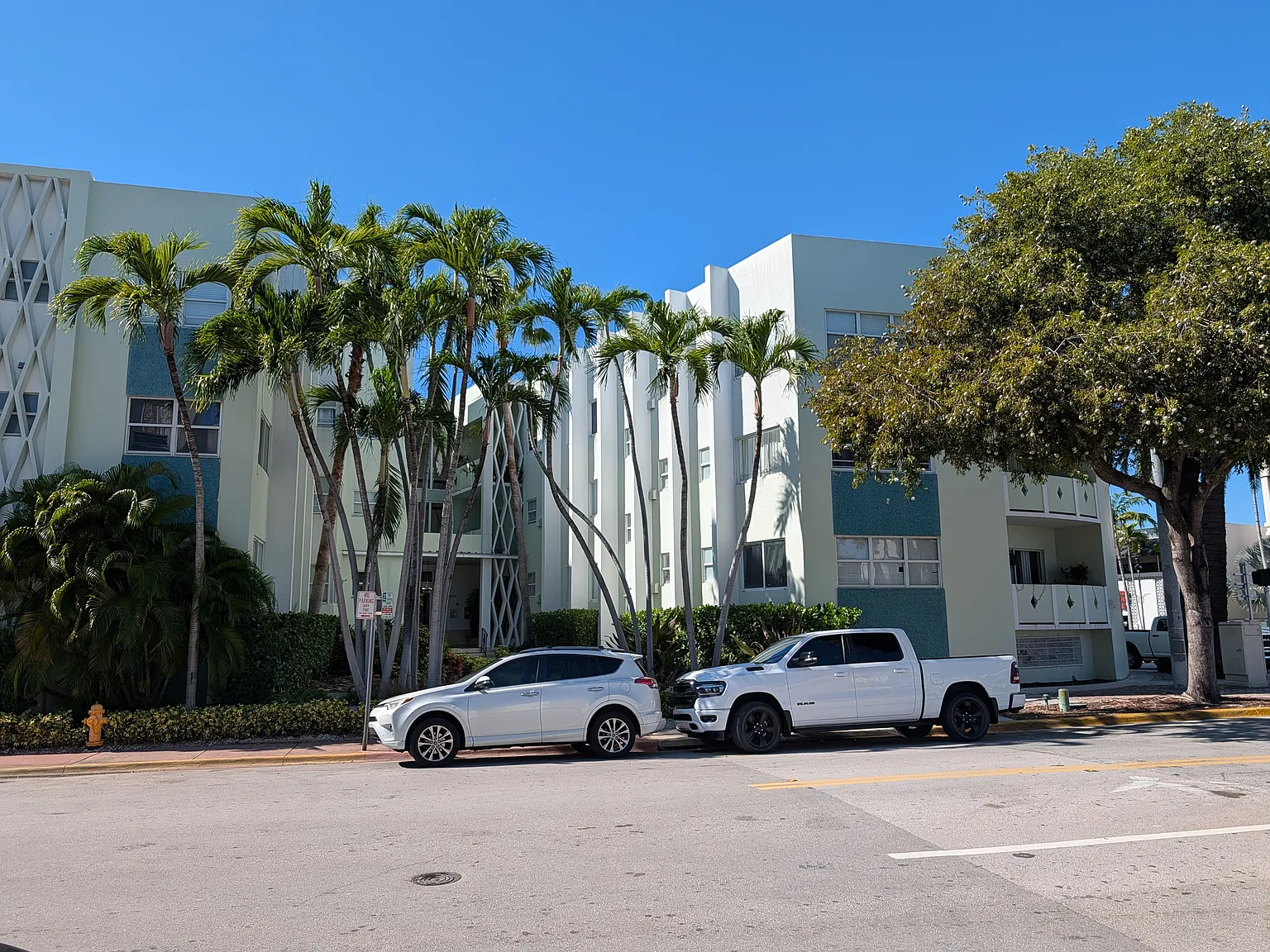 Montego Apartments — Photo 3