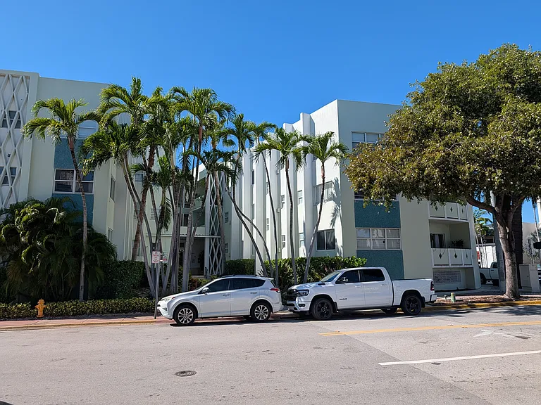Montego Apartments — Photo 3