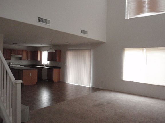 4th image of 1042 W Vineyard Plains Dr