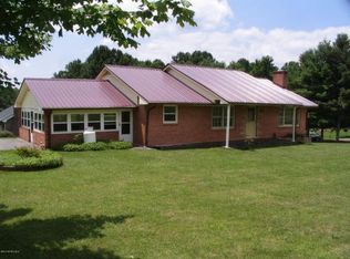 110 Roberts Ln SE, Floyd, VA 24091