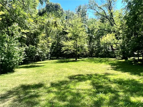 335 E 5th St, Lecompton, KS 66050