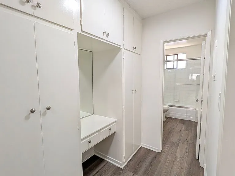 Dickens Garden Apartments — Photo 13