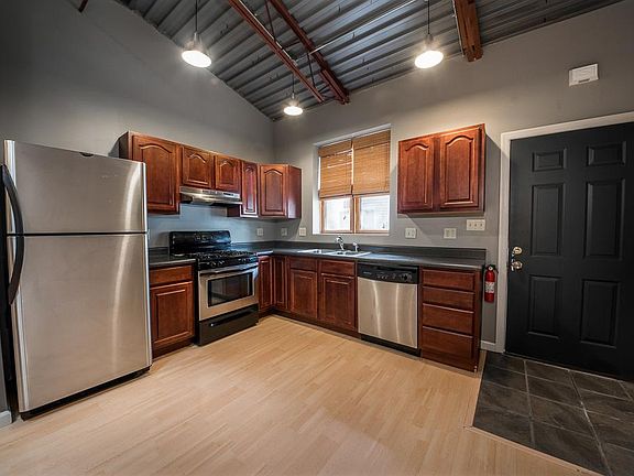 3rd image of 749 Richwood Ave #1
