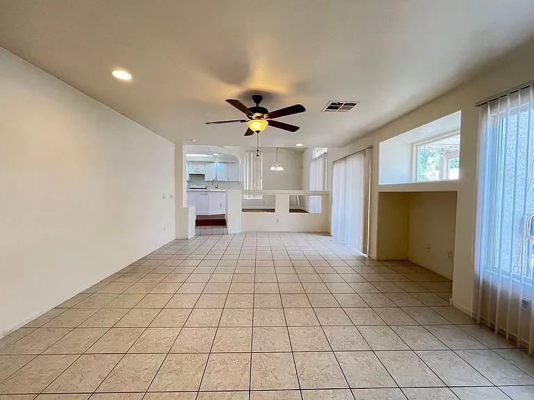 8704 Autumn Valley Ave — Photo 10