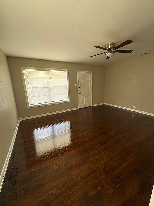 2 bed, 1.0 bath, 836 sqft, $1,350 — Photo 2