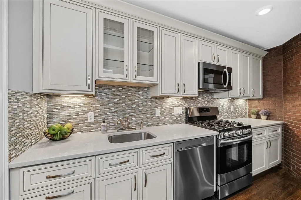 1 bed, 1.0 bath, 485 sqft, $3,000 — Photo 3