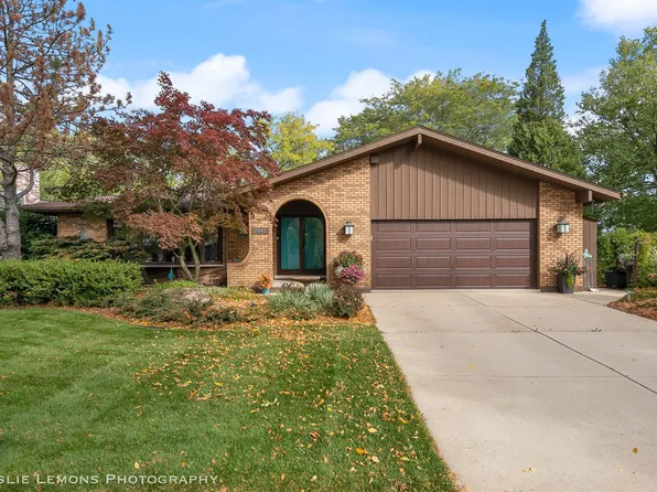 3192 Beller Dr, Darien, IL 60561