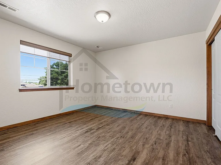 1622 E 3rd Ave — Photo 14