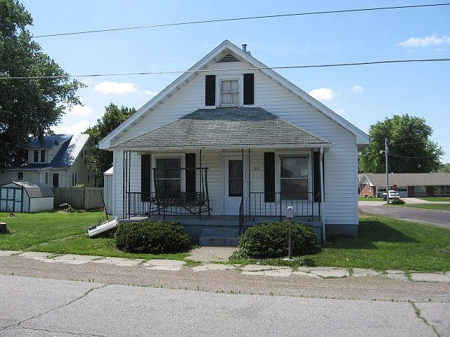 2nd image of 207 W Railroad Ave