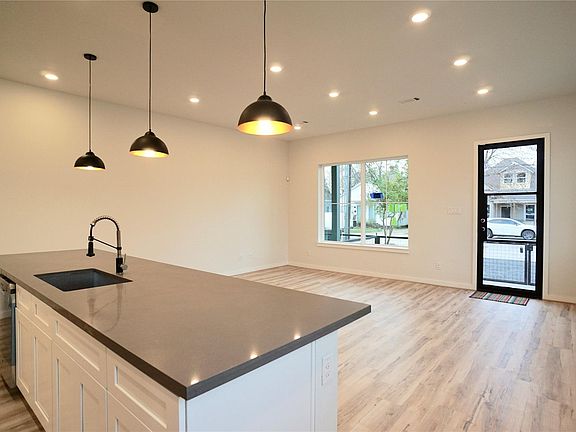 3rd image of 1711 Summer St