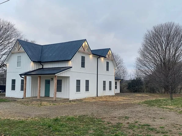 3698 E Dutch Creek Rd, Pekin, IN 47165