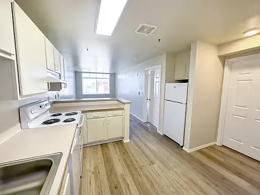 Colby Crest Apartments — Photo 5