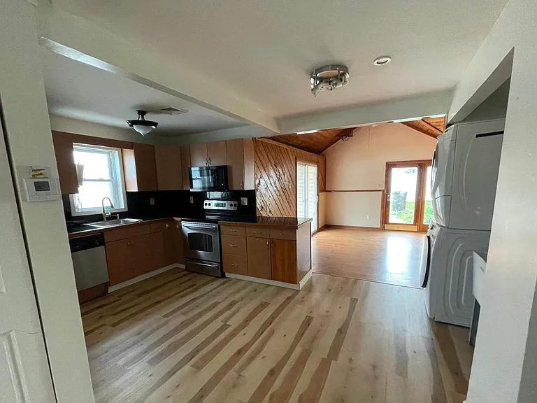 1048 Cornwells Ave — Photo 8