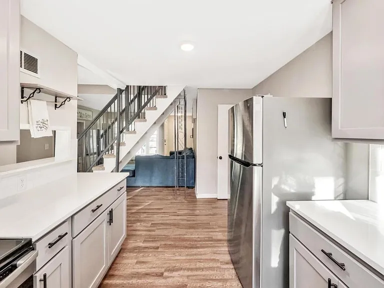620 Waverly St — Photo 9