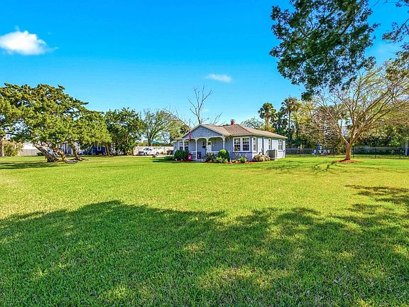 4th image of 16 Menendez Rd