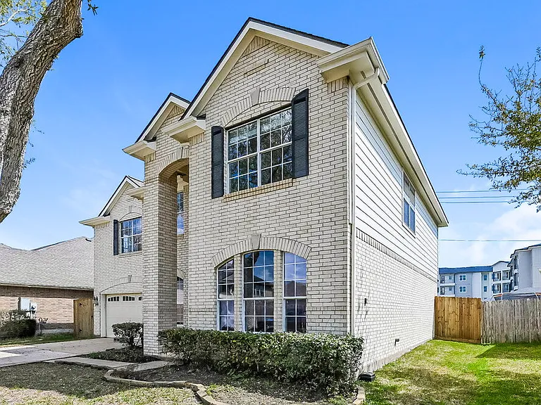 16931 Canyon Springs Ln — Photo 1