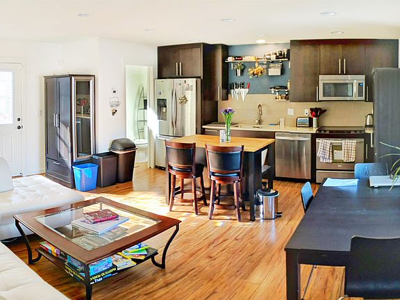 Main Living level - Kitchen, dining & Living Rm