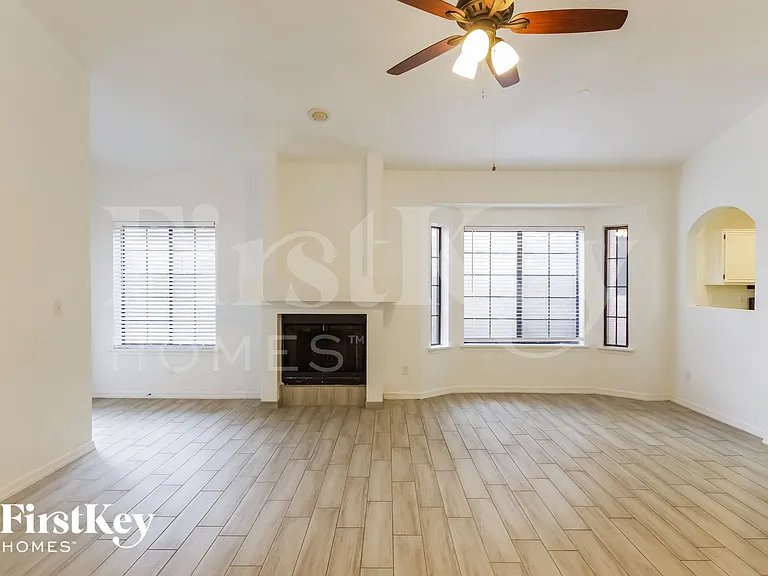 1622 E Villa Theresa Dr — Photo 5