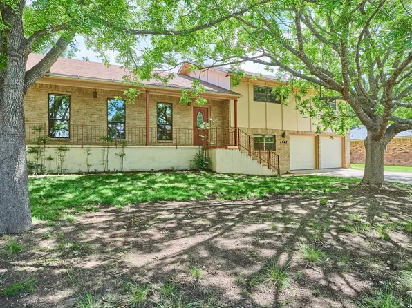 1702 SUSAN DR, Kerrville, TX 78028