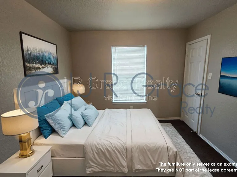1306 Dugger Cir — Photo 5