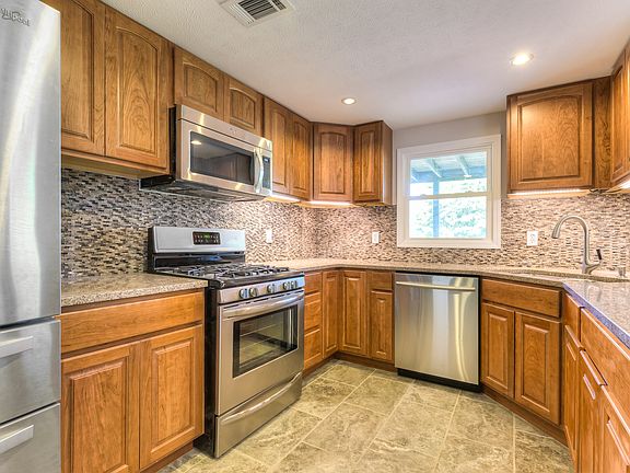 2nd image of 4392 Lynden Road