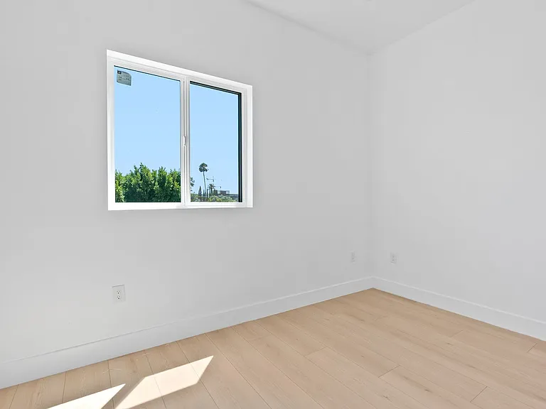 2637 S Garth Ave — Photo 6