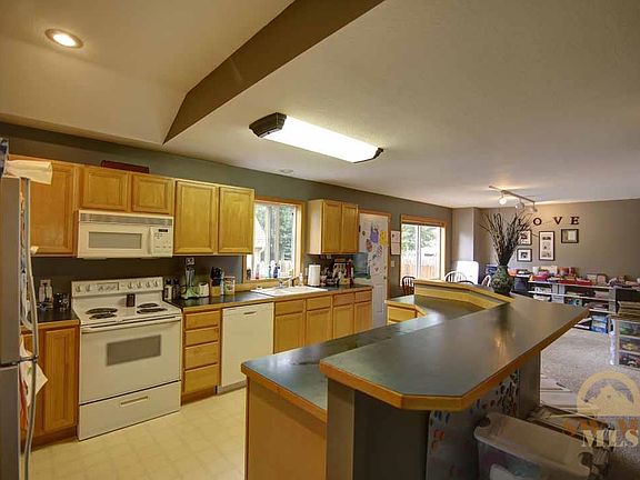 4th image of 2215 W Beall St