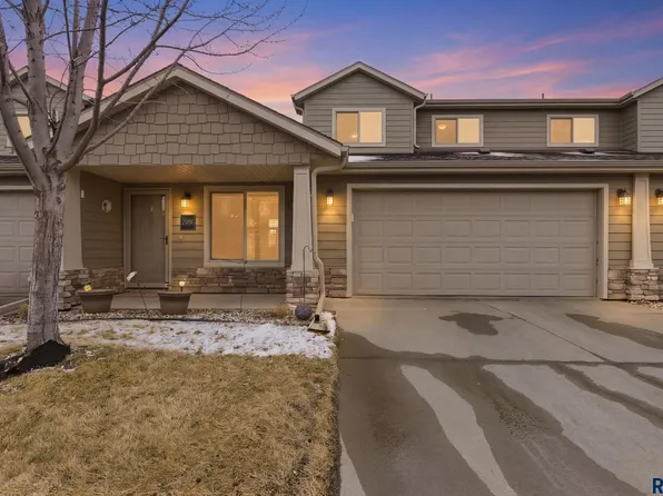 2907 E Fieldstone Pl, Sioux Falls, SD 57108