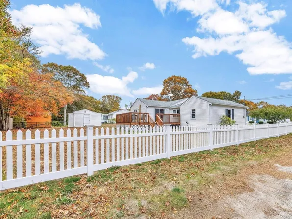 2 Candlewood Ln, West Yarmouth, MA 02673
